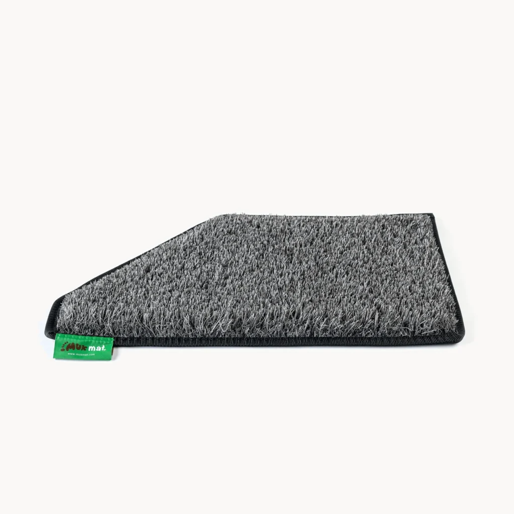 MUK MAT ANGLED CARAVAN STEP MAT, DARK GREY.